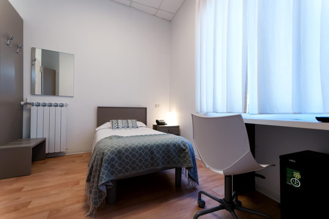 Single Room,647217219:JPEG